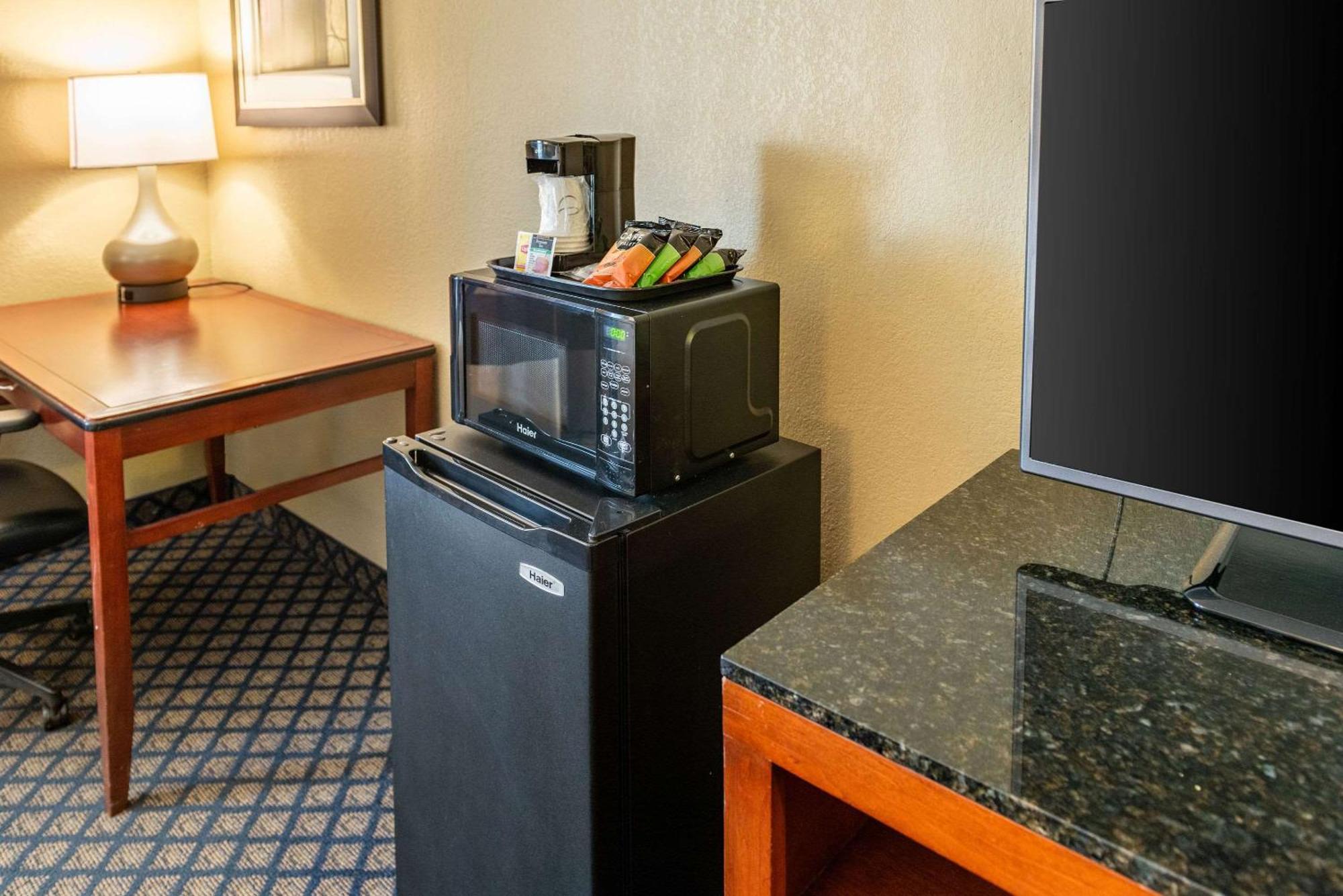 Quality Inn & Suites Seville Exterior foto