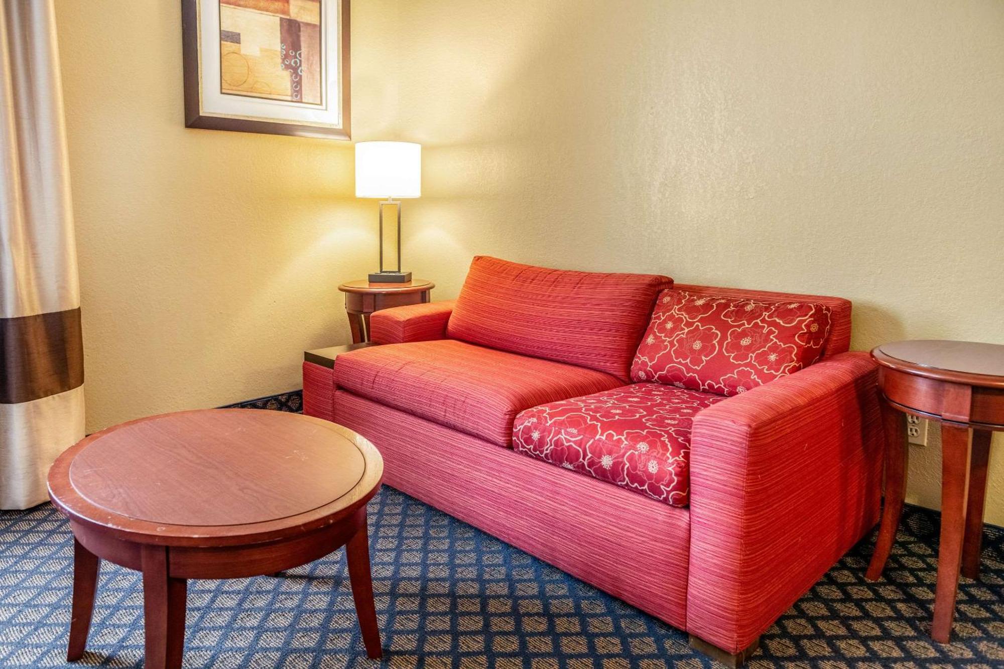 Quality Inn & Suites Seville Exterior foto